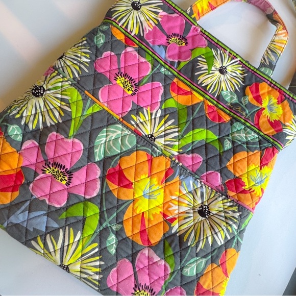 Vera Bradley Vera tote bag in the "Jazzy Blooms" pattern ❤️ - Picture 3 of 6